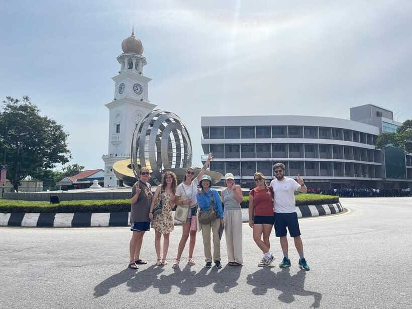 George Town: Heritage Walking Tour with Street Food Tasting - Goddess of Mercy Temple and the meaning of a working shrine