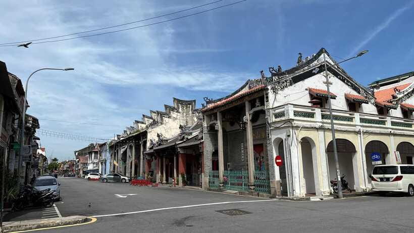 George Town: Heritage Walking Tour with Street Food Tasting - Street food that explains Penang