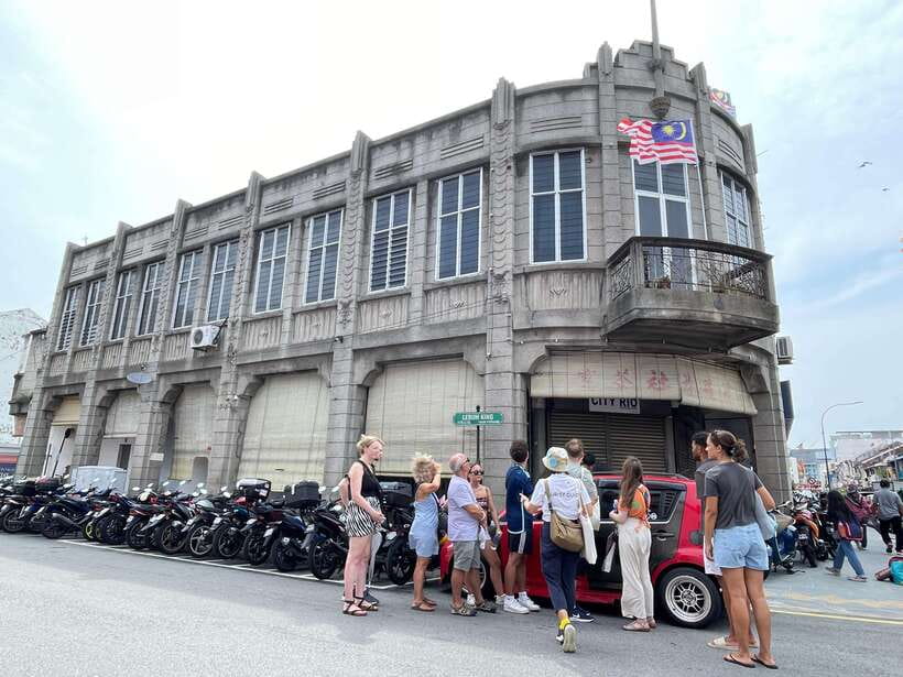 George Town: Heritage Walking Tour with Street Food Tasting - Queen Victoria Memorial Clock Tower and the Esplanade