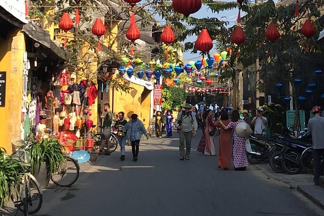 Guided Tour to Marble Mountains & Hoi An Walking Tour , Night Market, Boat Ride - The included sampan boat ride
