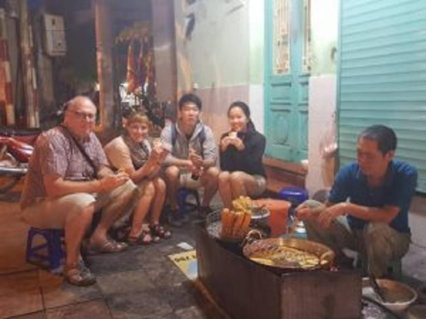 Ha Noi : Small Group Hanoi Street Food Tour - Why family food spots matter
