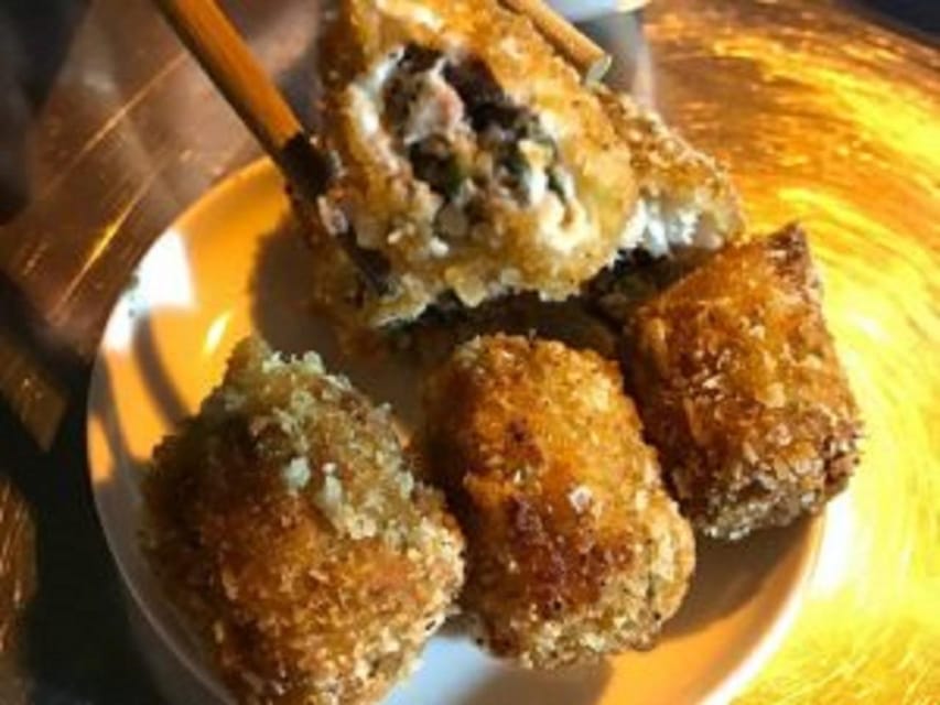 Ha Noi : Small Group Hanoi Street Food Tour - Walking through the Old Quarter
