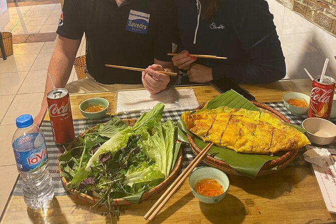 Hanoi: 7 Tasting Street Food Walking Tour and Train Street - The food lineup: seven small lessons in Vietnamese cooking