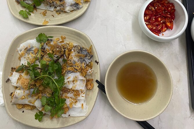 Hanoi: 7 Tasting Street Food Walking Tour and Train Street - Starting in the Old Quarter at 1 P. Hà Trung