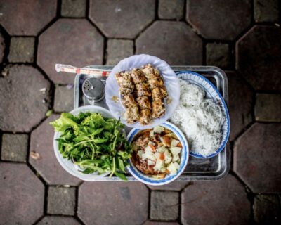 7 Tastings Street Food Tour with Train Street