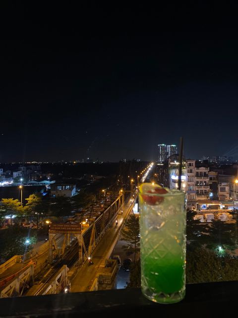 Hanoi: 7 Tastings Street Food Tour with Train Street - The guides make the difference