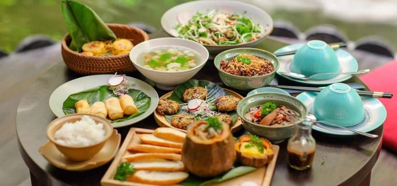 Hanoi: Authentic Old Quarter Street Food Walking Tour - Why Hanoi’s Old Quarter works so well for a food walk