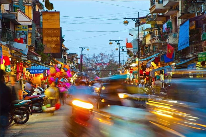 Hanoi: Authentic Old Quarter Street Food Walking Tour - Meeting your guide and getting the evening started