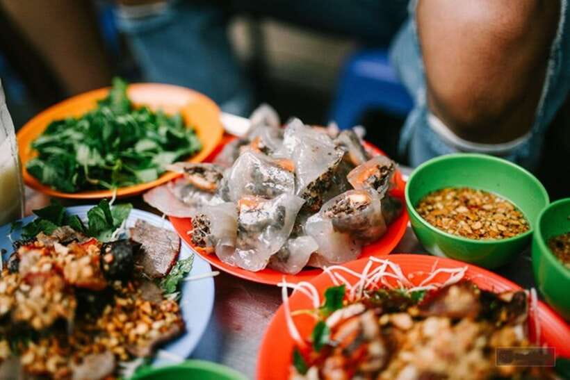 Hanoi: Eat Like a Local Small Group Street Food Tour - Bun cha, pho, and the main savory stops