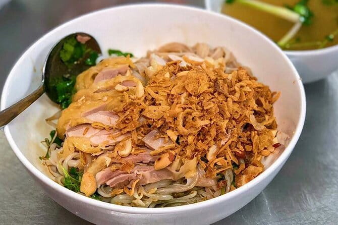 Hanoi Famous Michelin Guided Street Food Tour - Crispy eel and glass noodles at Miến Lươn Đông Thịnh
