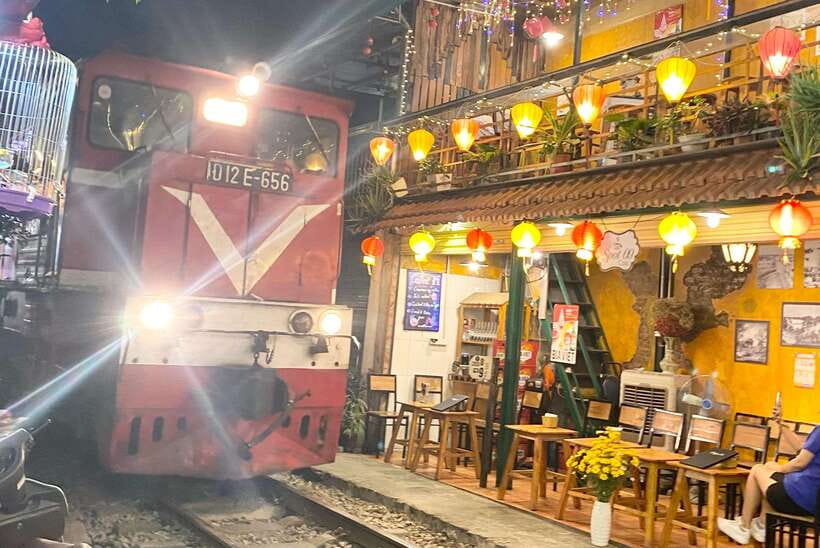 Hanoi: Guided Street Food Tour with Train Street Experience - Banh Cuon, Banh Xeo, and Other Hanoi Staples