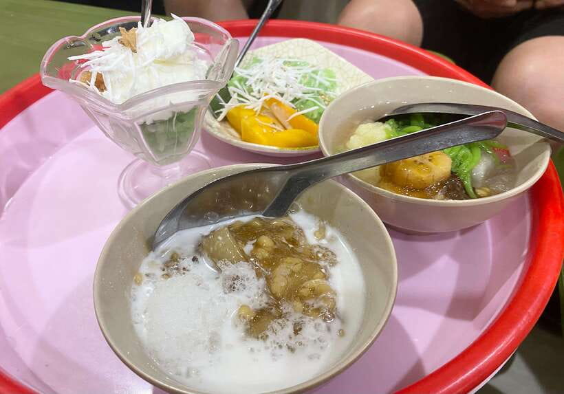 Hanoi: Guided Street Food Tour with Train Street Experience - Walking Through Hanoi’s Food Neighborhood