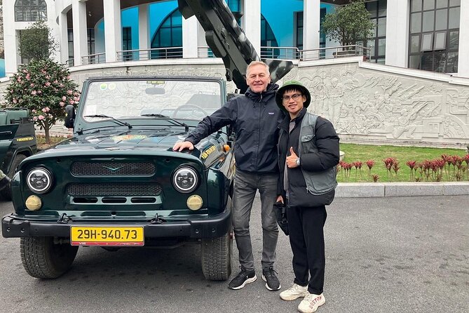 Hanoi Jeep Tour Sightseeing Include Street Food and Train Street - Guides, service, and the small-group advantage