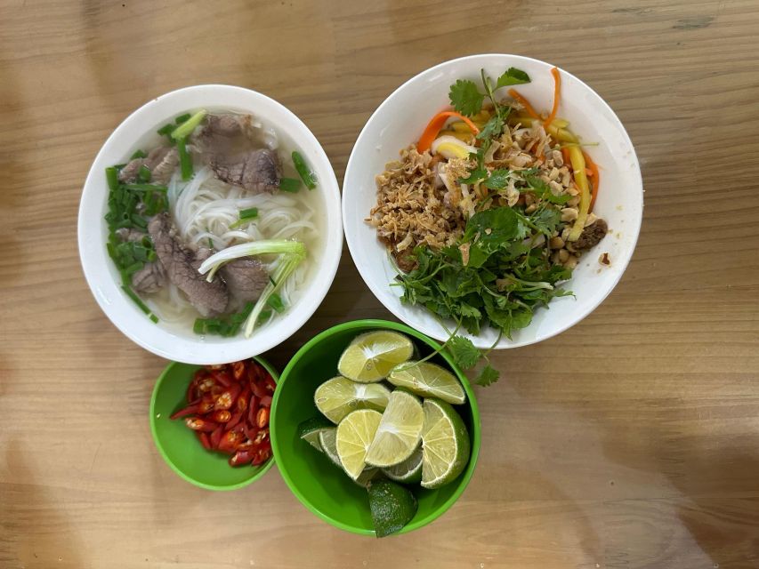 Hanoi Local Street Food Experience - Snacks and drinks between the main dishes