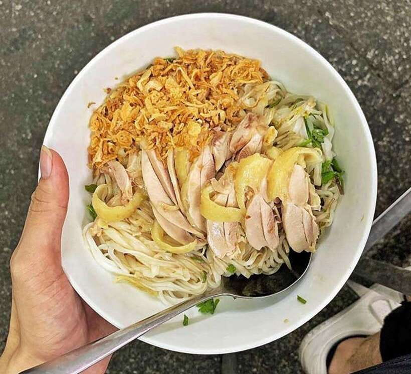 Hanoi: Michelin Guide Street Food Walking Tour - Who should book this food tour?