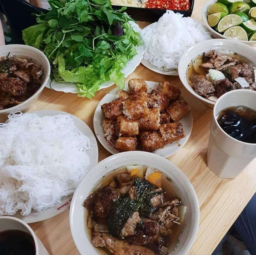 Hanoi: Michelin Guide Street Food Walking Tour - First stop: dry chicken pho with a local twist