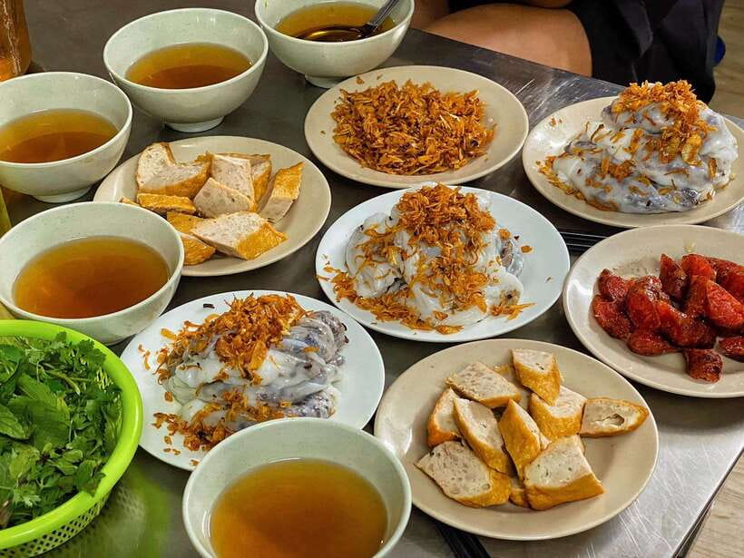 HANOI: MOTORBIKING TO TRAIN STREET & STREET FOOD TASTING - Tran Quoc Pagoda and the Route Beyond the Main Stops
