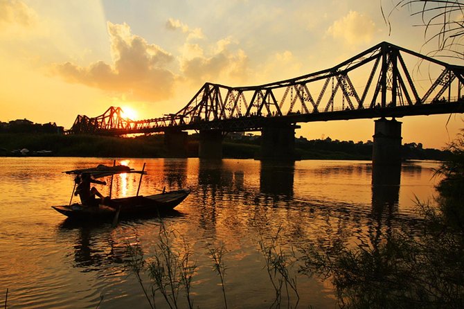 Hanoi Night Lights and Street Food Tour - Choosing between Long Bien and Chuong Duong Bridge