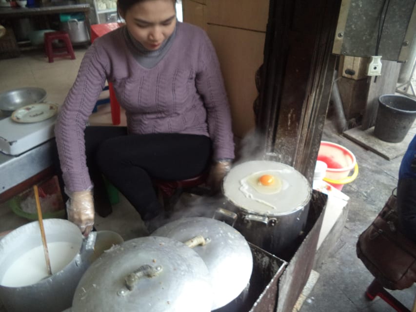 Hanoi: Old Quarter Street Food Walking Tour with 10 Tastings - Rice rolls, spring rolls, and market snacks