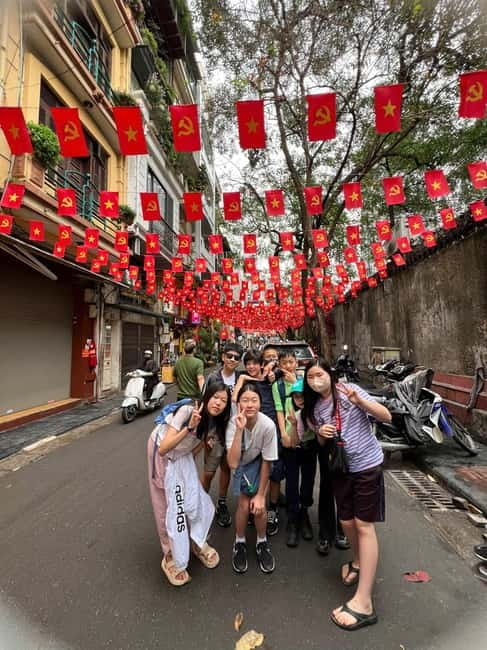 Hanoi: Old Quarter Street Food Walking Tour with Guide - Bun cha brings grilled pork and herbs