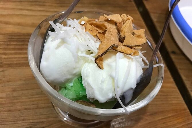 Hanoi Street Food Adventure: Train Street & Local Delights - Group Size, Walking, and Timing