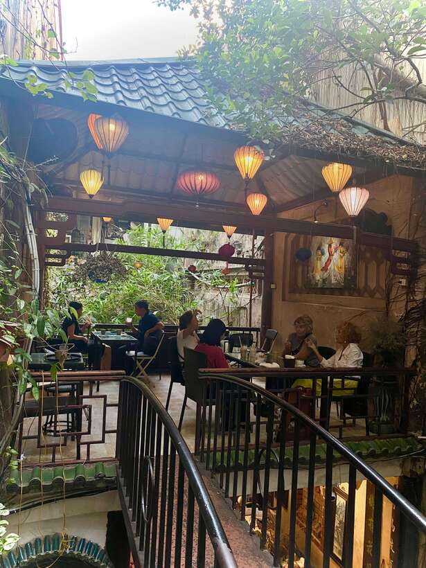 Hanoi Street Food, Coffee Tastings, Alleys Walking Tour - Guom Lake and egg coffee