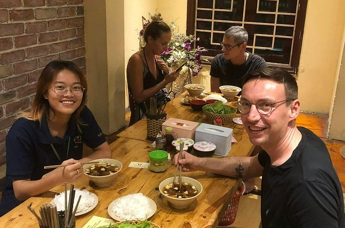 Hanoi Street Food Experience - Dessert in the Old Quarter: che and egg coffee