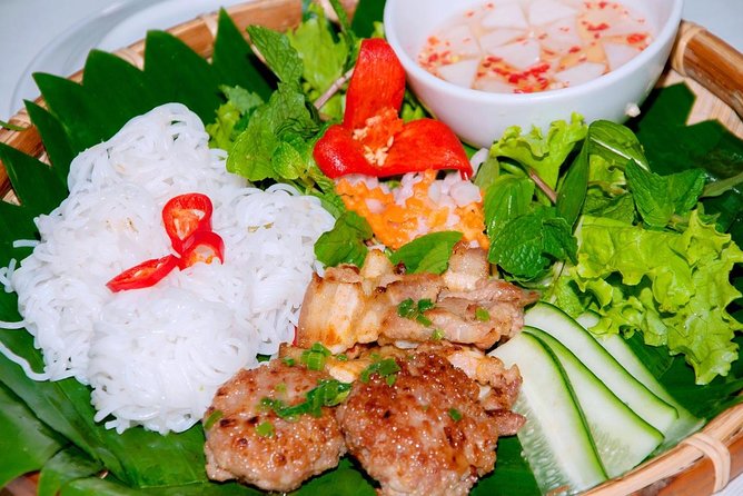 Hanoi Street Food: Small Group Walking Tour with Real Foodie - How much food arrives in three hours