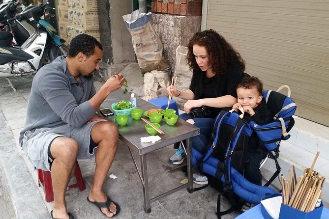 Hanoi street food tour (small group) - Green papaya salad brings the first crunch