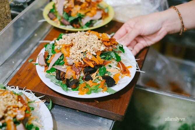 Hanoi Street Food Tour with Small Group - The Main Food Stops: Pho, Bun Cha, and More