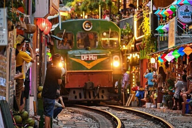 Hanoi street food walking and train street visit - Key points at a glance