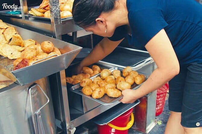 Hanoi street food walking and train street visit - Starting at 6:00 pm on Hoan Kiem Walking Street