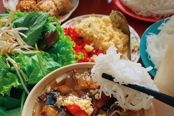 Hanoi The Best Street Food Experience | VEGETARIAN OPTION - Starting on Hàng Gai Street