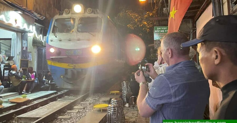 Hanoi Train Street +Best Street Food eating in old quarter - Arriving at Hanoi Train Street
