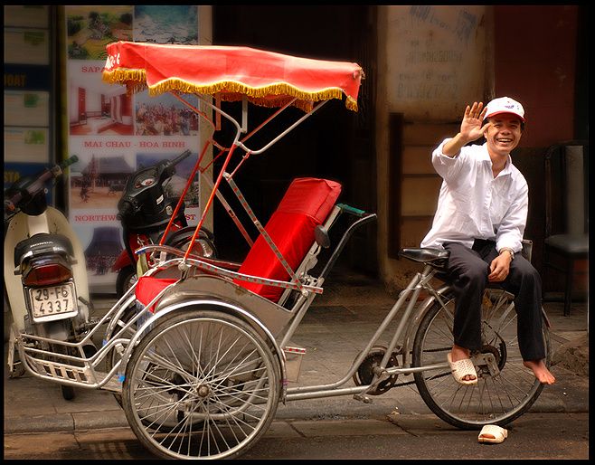 Hanoi Walking Street Food Tour & Cyclo Ride - Pho with a local twist