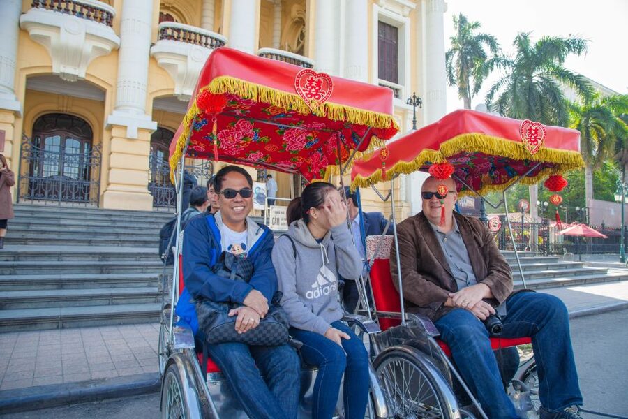 Hanoi Walking Street Food Tour & Cyclo Ride - Walking the Old Quarter between bites