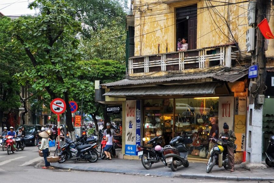 Hanoi: Walking Street Food Tour & Train Street w/Local Guide - Starting in Hanoi’s Old Quarter