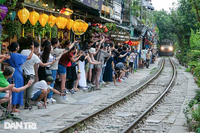 Hanoi Walking Street Food Tour with Train Street - The important details at a glance