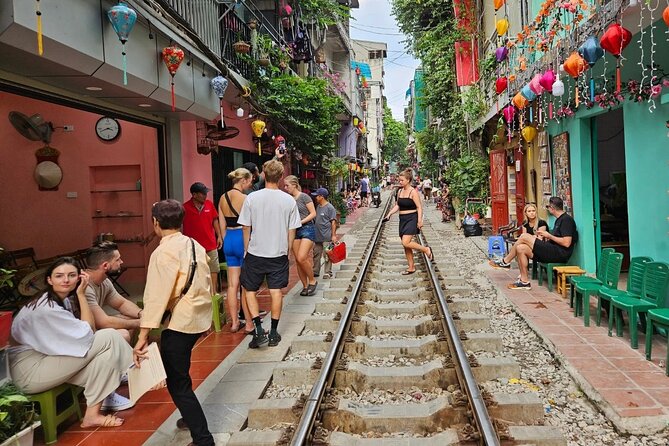 Hanoi Walking Street Food Tour with Train Street - How the guides shape the experience