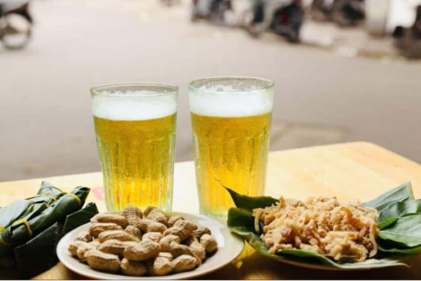 Hanoi: Walking Street Food & Train Street Culture Tour - Five to eight dishes, with room for surprises