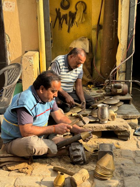 Heritage Walk & Street Food Tasting in Jaipur - Chaura Rasta: tea, snacks, and the first look at old Jaipur