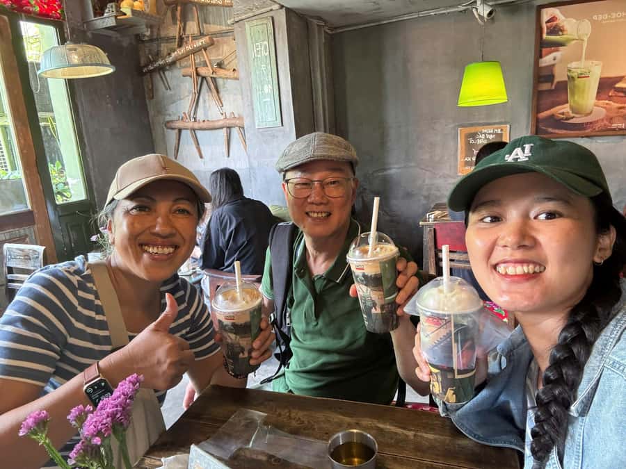 Ho Chi Minh City: Downtown Walking Tour with Local - Cong Coffee brings a welcome pause