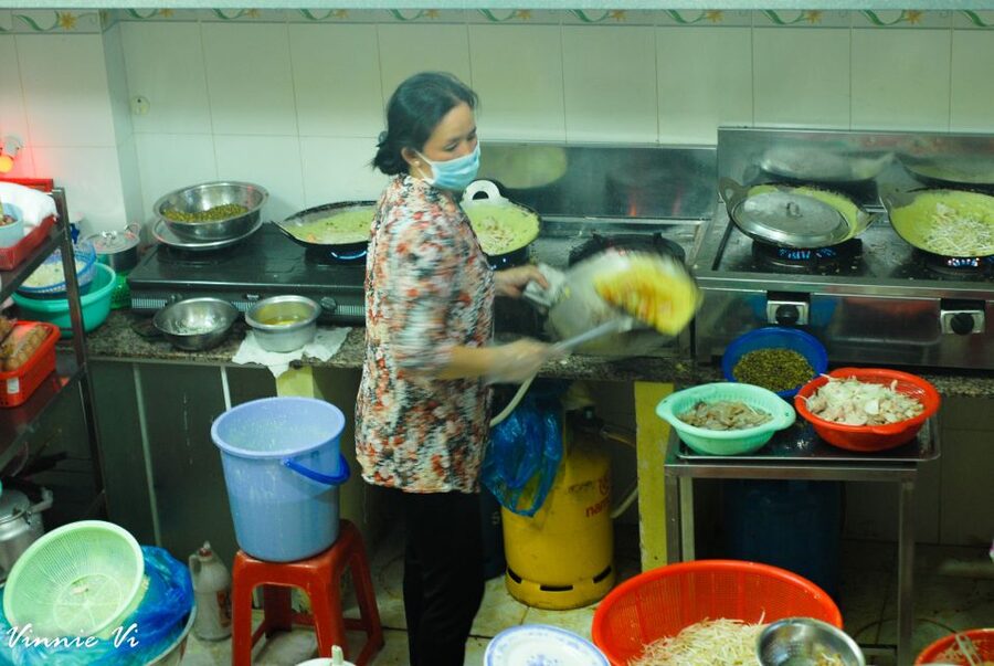 Ho Chi Minh City: Private Street Food Evening Walking Tour - Flowers and coconut ice cream at the finish