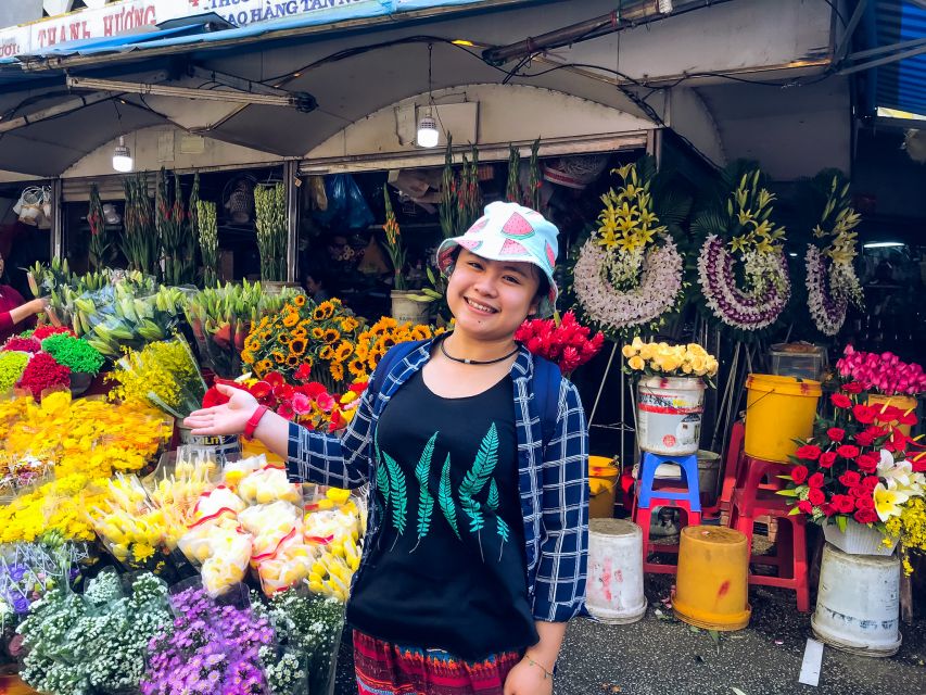 Ho Chi Minh City: Street Food and Sightseeing by Motorbike - Chinatown, Chinese markets, and a local temple