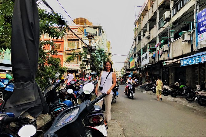 Ho Chi Minh city Street Food by scooter tour | female driver - Learning to eat Vietnamese pancake