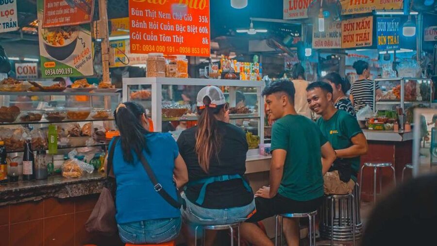 Ho Chi Minh City: Street Foodie Night Cycling Tour - Meeting at Jackfruit Adventure and getting ready