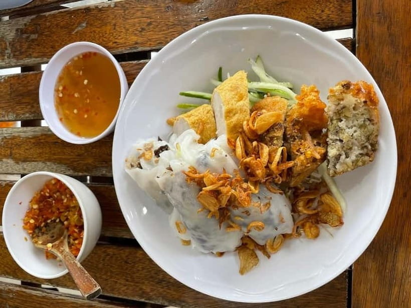 Ho Chi Minh: Original Walking Street Food Tour with Foodies - Guides who make the difference