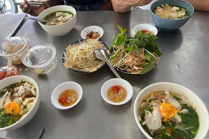 Ho Chi Minh Street Food & City Sights with Local Female Guide - Meeting a local female student guide