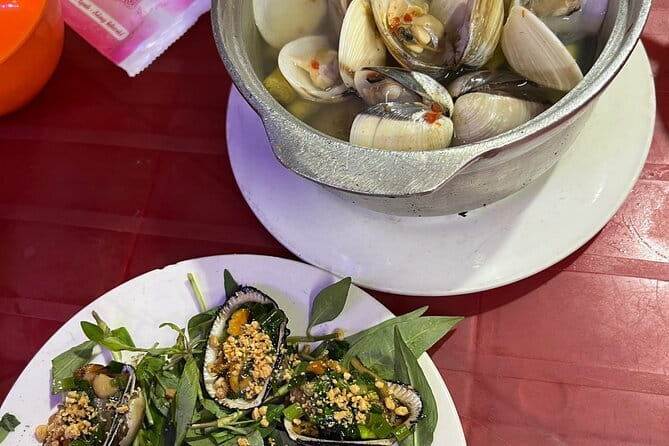 Ho Chi Minh Street Food & City Sights with Local Female Guide - The first 2.5 hours: local food with context