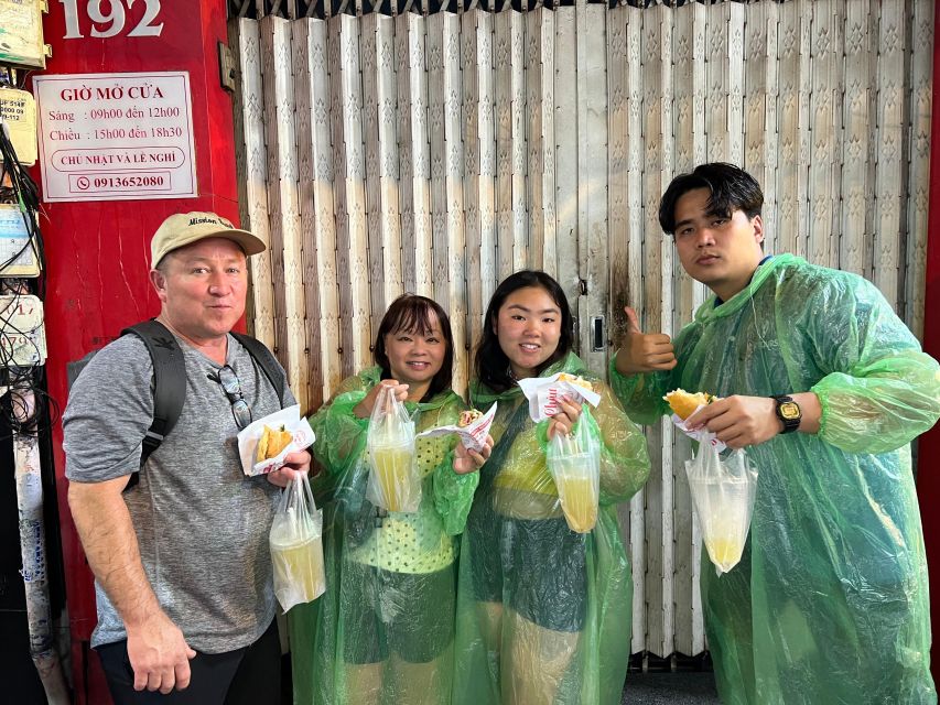 Ho Chi Minh: Street Food Experience in Saigon by Walking - Rice paper, iced tea, and sugar cane juice
